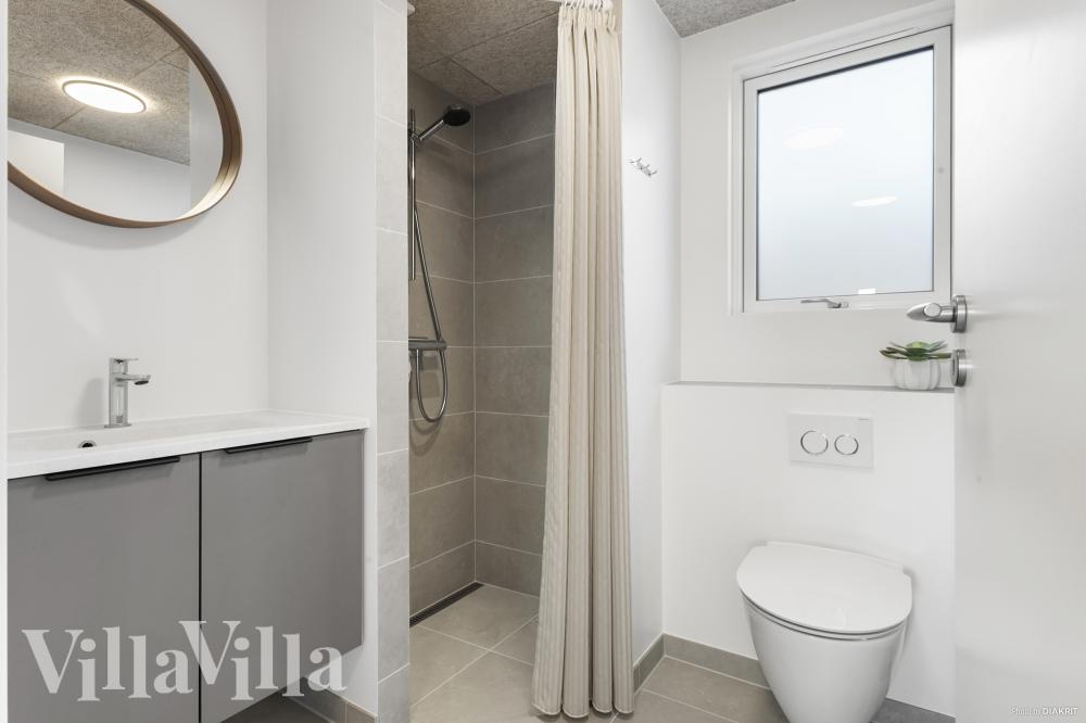 Eines der Badezimmer im Luxusferienhaus Nr. 906