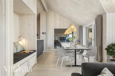 Aufenthaltsraum mit Platz für 18 im Luxusferienhaus Nr. 906.