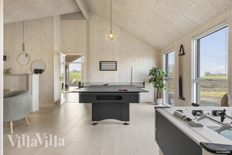 Das Luxusferienhaus 906 für 18 Personen hat einen großen Aktivitätsraum mit u. a. Billard und Darts