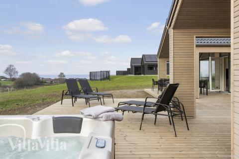 Das Luxusferienhaus Nr. 906 hat eine tolle Terrasse, die mit hochwertigen Gartenmöbeln für 18 Personen ausgestattet ist.