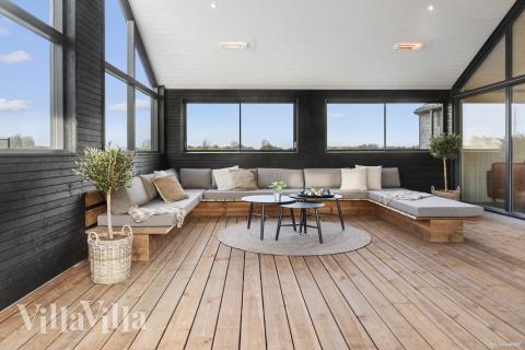 Das Luxusferienhaus Nr. 910 hat eine tolle Terrasse, die mit hochwertigen Gartenmöbeln für 30 Personen ausgestattet ist.