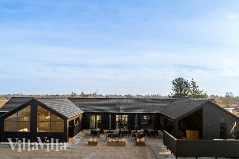 Dieses schöne Poolhaus Nr. 910 mit Platz für 30 Personen liegt in Lolland/Falster/Mön