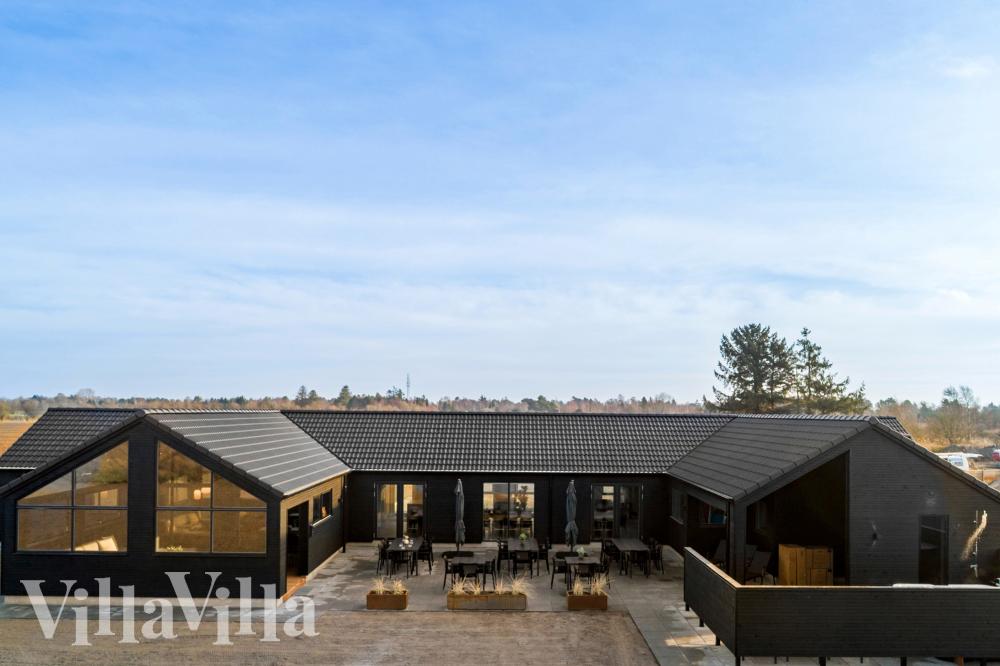Dieses schöne Poolhaus Nr. 910 mit Platz für 30 Personen liegt in Lolland/Falster/Mön