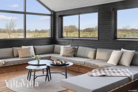 Auf der Terrasse des Ferienhauses Nr. 910 ist Platz für 30 Personen.