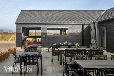 Große Terrasse am Luxusferienhaus Nr. 910 in Lolland/Falster/Mön.