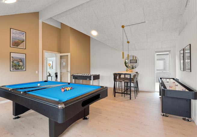 Neben den vielen schönen Stunden, die man im Poolbereich des Hauses verbringen kann, bietet das Luxusferienhaus 918 auch Spielevergnügen bei Billard/Tischtennis und Darts