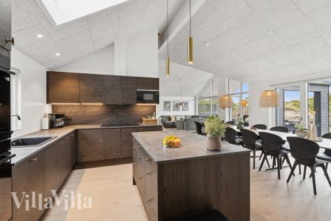 Die Küche in dem Luxusferienhaus Nr. 918 ist so gut ausgestattet, dass man problemlos Mahlzeiten für 18 Personen zubereiten kann.