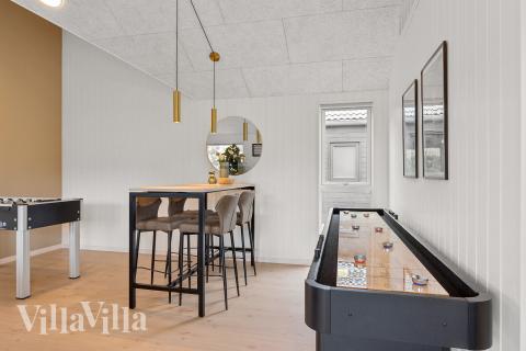 Aktivitätsraum im Luxusferienhaus Nr. 918 mit 7 Schlafzimmern und Platz für 18 Gäste.