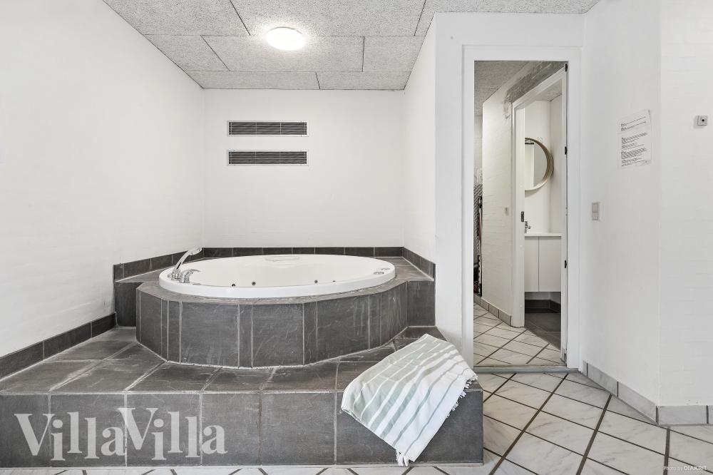 Im Luxusferienhaus Nr. 926 gibt es einen Whirlpool und 6 Schlafzimmer.