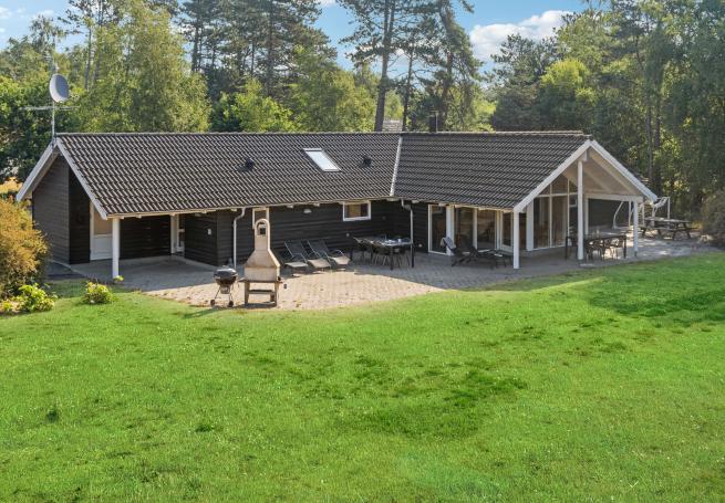 Diese schicke Haus mit Whirlpool Nr. 159 mit Platz für 12 Personen liegt in Lolland/Falster/Mön