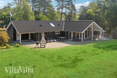 Diese schicke Haus mit Whirlpool Nr. 159 mit Platz für 12 Personen liegt in Lolland/Falster/Mön