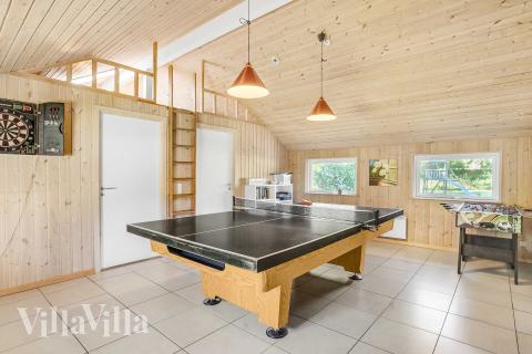 Das Luxusferienhaus 159 für 12 Personen hat einen großen Aktivitätsraum mit u. a. Billard und Darts