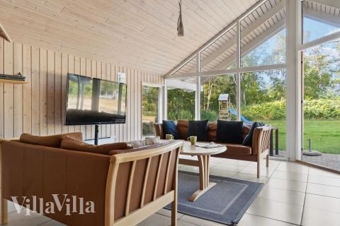 Die Couch im Luxusferienhaus Nr. 159 in Lolland/Falster/Mön lädt zu Gesellschaftsspielen oder zu Kinoabenden ein.