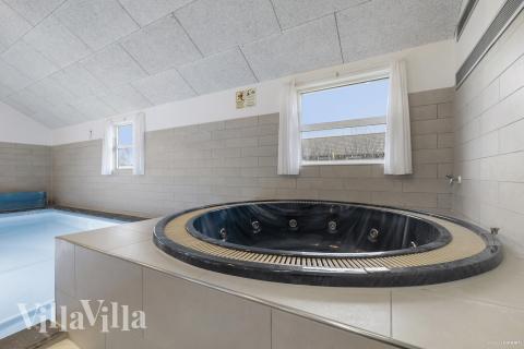 Genießen Sie den warmen Whirlpool im Luxusferienhaus Nr. 196 in Nordjütland
