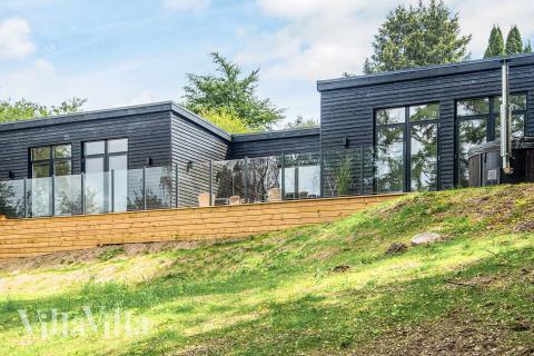 Diese schicke Haus mit Whirlpool Nr. 941 mit Platz für 16 Personen liegt in Ostjütland