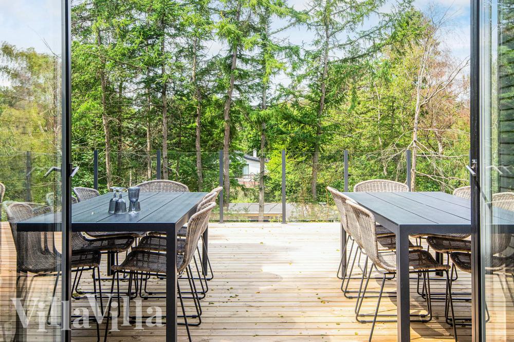 Das Luxusferienhaus Nr. 941 hat eine tolle Terrasse, die mit hochwertigen Gartenmöbeln für 16 Personen ausgestattet ist.