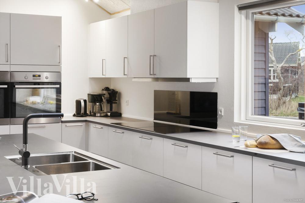 Die Küche in dem Luxusferienhaus Nr. 314 ist so gut ausgestattet, dass man problemlos Mahlzeiten für 20 Personen zubereiten kann.