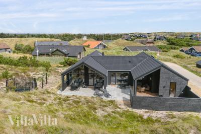Dieses schöne Poolhaus Nr. 943 mit Platz für 18 Personen liegt in Westjütland