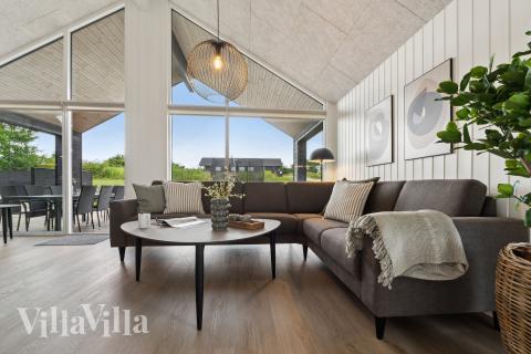 Die Couchecke im Luxusferienhaus Nr. 943 in Westjütland.