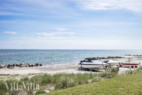 Die Couch im Luxusferienhaus Nr. 942 in Fünen und seine Inseln lädt zu Gesellschaftsspielen oder zu Kinoabenden ein.