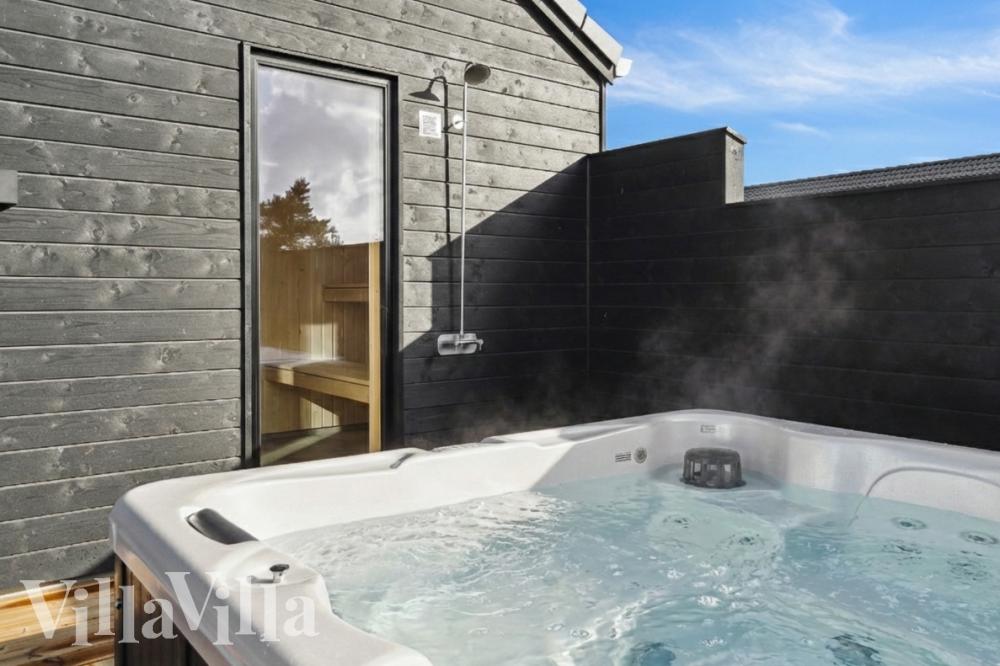 Genießen Sie den warmen Whirlpool im Luxusferienhaus Nr. 599 in Südjütland