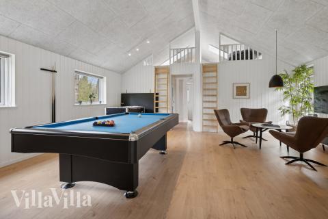 Neben den vielen schönen Stunden, die man im Poolbereich des Hauses verbringen kann, bietet das Luxusferienhaus 915 auch Spielevergnügen bei Billard/Tischtennis und Darts