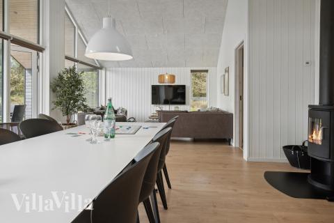 Der Aufenthaltsraum bietet Platz für 16 Personen, wenn ihr das Ferienhaus 915 in Fünen und seine Inseln besucht.