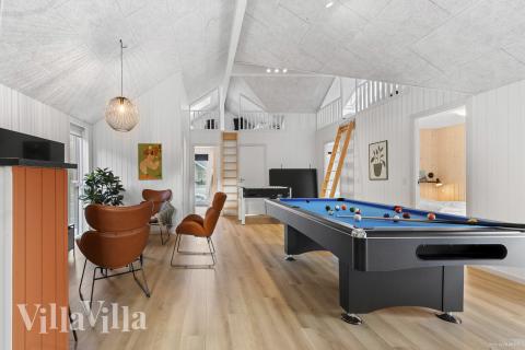 Neben den vielen schönen Stunden, die man im Poolbereich des Hauses verbringen kann, bietet das Luxusferienhaus 810 auch Spielevergnügen bei Billard/Tischtennis und Darts