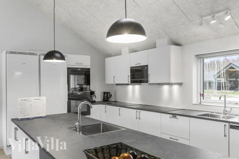 Die Küche in dem Luxusferienhaus Nr. 814 ist so gut ausgestattet, dass man problemlos Mahlzeiten für 26 Personen zubereiten kann.