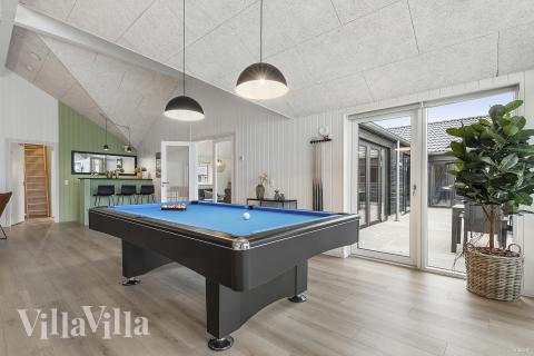 Neben den vielen schönen Stunden, die man im Poolbereich des Hauses verbringen kann, bietet das Luxusferienhaus 814 auch Spielevergnügen bei Billard/Tischtennis und Darts