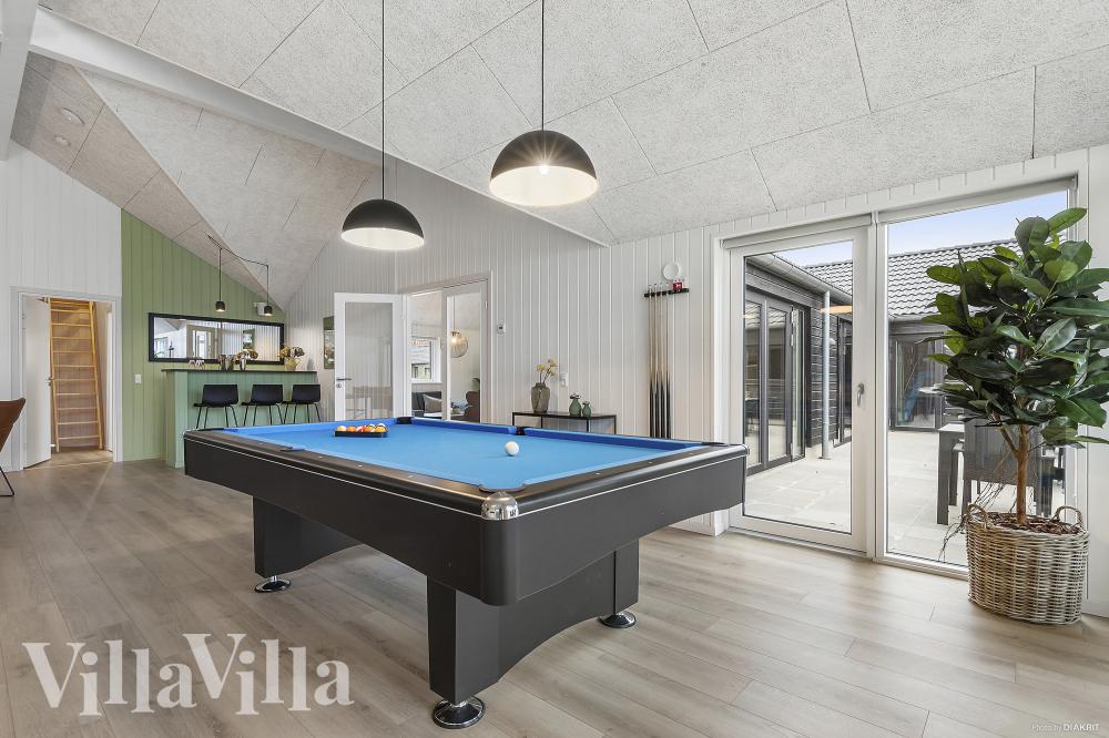 Neben den vielen schönen Stunden, die man im Poolbereich des Hauses verbringen kann, bietet das Luxusferienhaus 814 auch Spielevergnügen bei Billard/Tischtennis und Darts