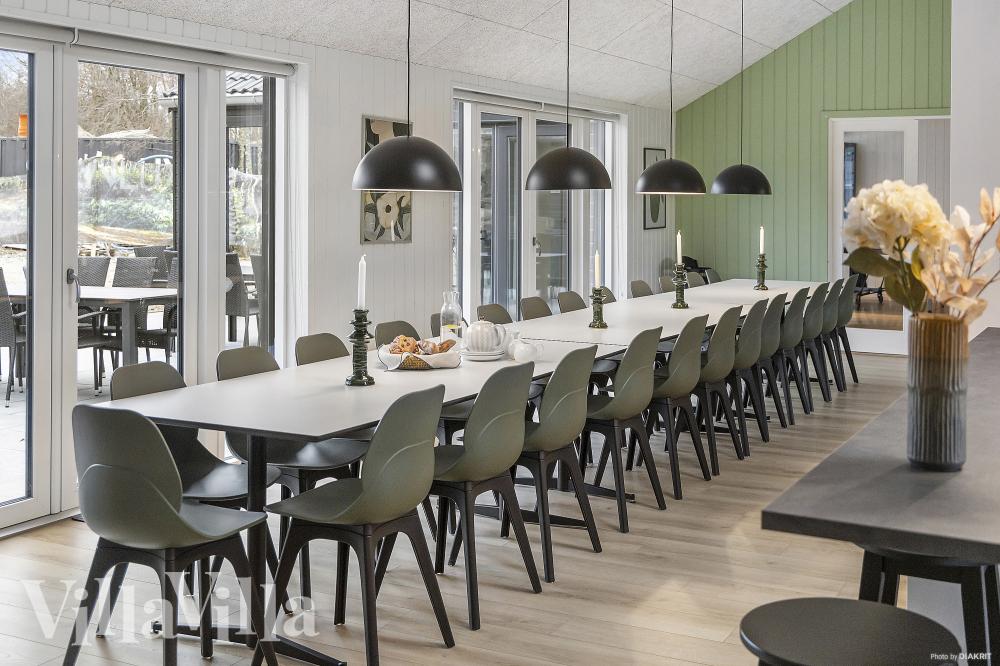 Aufenthaltsraum mit Platz für 26 im Luxusferienhaus Nr. 814.