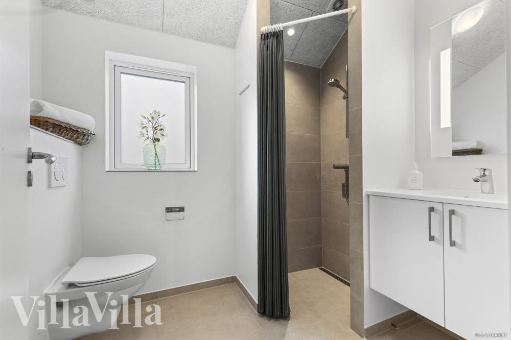 Eines der Badezimmer im Luxusferienhaus Nr. 814