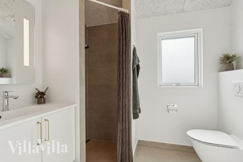 Eines der Badezimmer im Luxusferienhaus Nr. 930