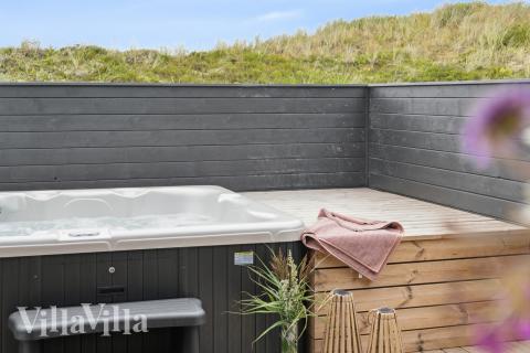 Genießen Sie den warmen Whirlpool im Luxusferienhaus Nr. 930 in Westjütland