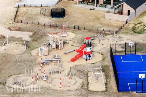 Neben den vielen schönen Stunden, die man im Poolbereich des Hauses verbringen kann, bietet das Luxusferienhaus 907 auch zahlreiche Freizeitangebote im Freien