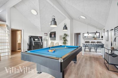 Neben den vielen schönen Stunden, die man im Poolbereich des Hauses verbringen kann, bietet das Luxusferienhaus 771 auch Spielevergnügen bei Billard/Tischtennis und Darts