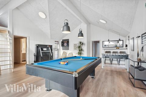 Neben den vielen schönen Stunden, die man im Poolbereich des Hauses verbringen kann, bietet das Luxusferienhaus 771 auch Spielevergnügen bei Billard/Tischtennis und Darts