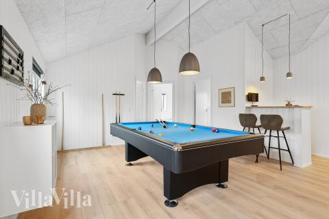 Das Luxusferienhaus 774 für 20 Personen hat einen großen Aktivitätsraum mit u. a. Billard und Darts