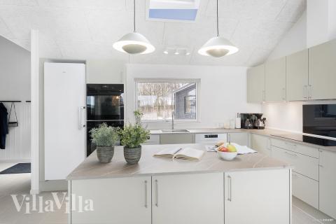 Die Küche in dem Luxusferienhaus Nr. 912 ist so gut ausgestattet, dass man problemlos Mahlzeiten für 18 Personen zubereiten kann.