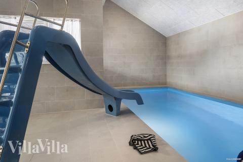 Der schicke Pool im Luxusferienhaus Nr. 912 für 18 Personen