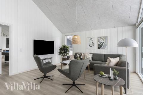Die Couch im Luxusferienhaus Nr. 912 in Lolland/Falster/Mön lädt zu Gesellschaftsspielen oder zu Kinoabenden ein.