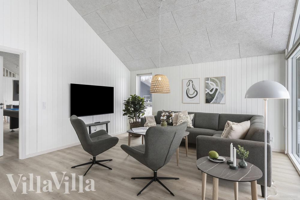 Die Couch im Luxusferienhaus Nr. 912 in Lolland/Falster/Mön lädt zu Gesellschaftsspielen oder zu Kinoabenden ein.
