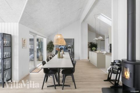 Aufenthaltsraum mit Platz für 18 im Luxusferienhaus Nr. 912.