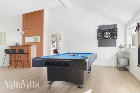 Neben den vielen schönen Stunden, die man im Poolbereich des Hauses verbringen kann, bietet das Luxusferienhaus 816 auch Spielevergnügen bei Billard/Tischtennis und Darts