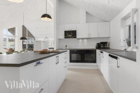 Die Küche in dem Luxusferienhaus Nr. 816 ist so gut ausgestattet, dass man problemlos Mahlzeiten für 20 Personen zubereiten kann.