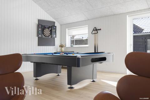 Das Luxusferienhaus 816 für 20 Personen hat einen großen Aktivitätsraum mit u. a. Billard und Darts