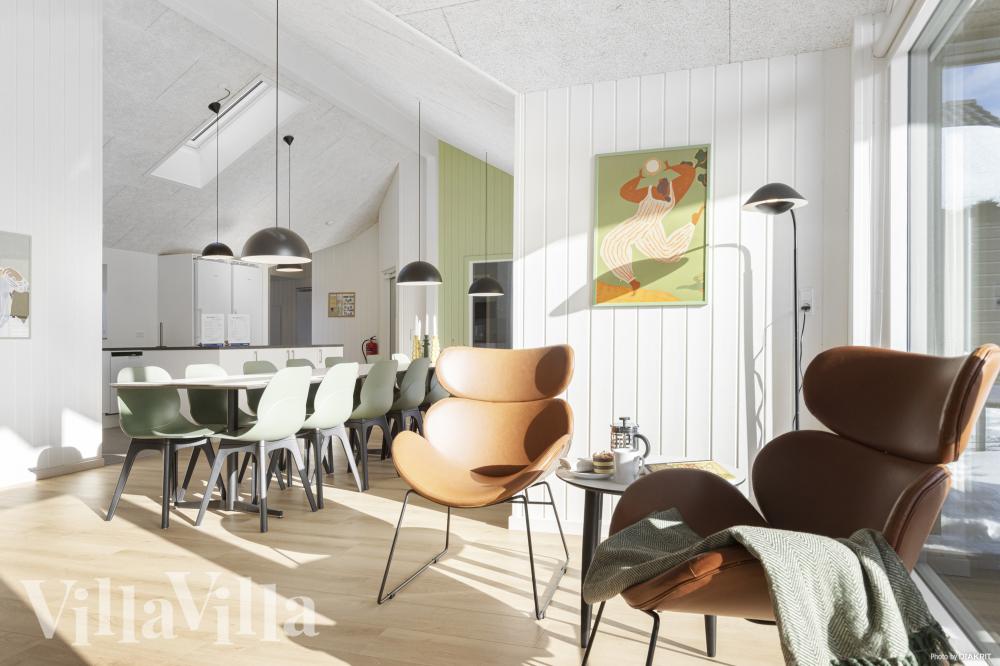 Der Aufenthaltsraum bietet Platz für 20 Personen, wenn ihr das Ferienhaus 816 in Ostjütland besucht.