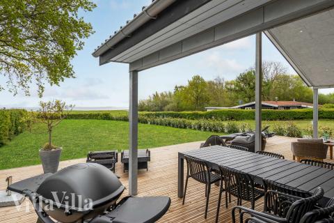 Auf der Terrasse des Ferienhauses Nr. 950 ist Platz für 9 Personen.