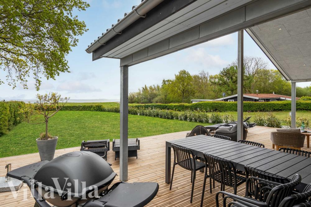 Auf der Terrasse des Ferienhauses Nr. 950 ist Platz für 9 Personen.
